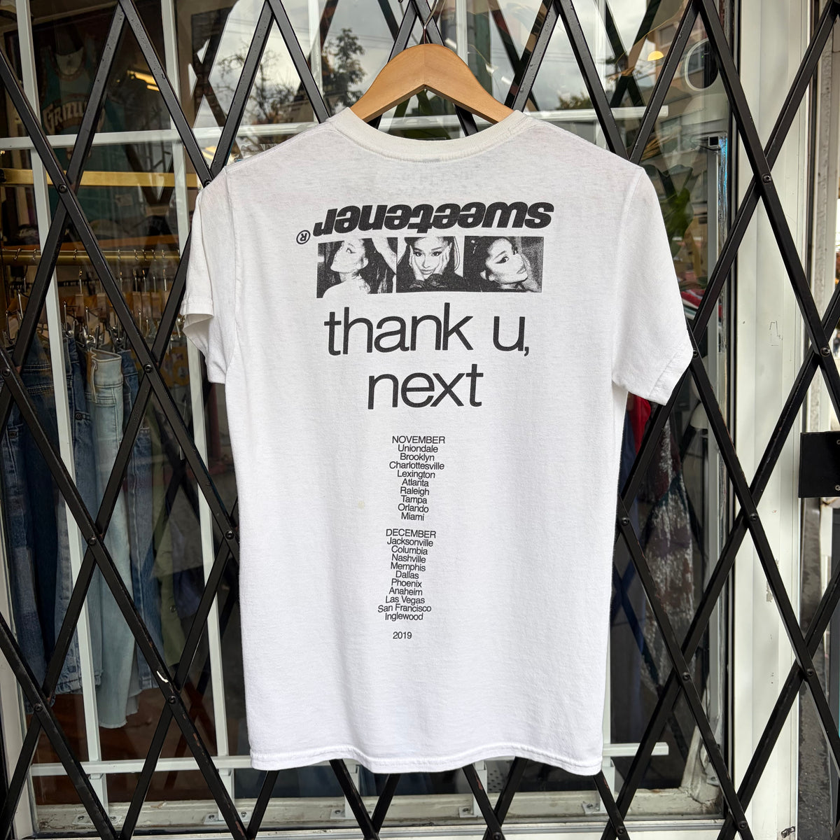 Ariana Grande Sweetener Tour Tee. - Size S