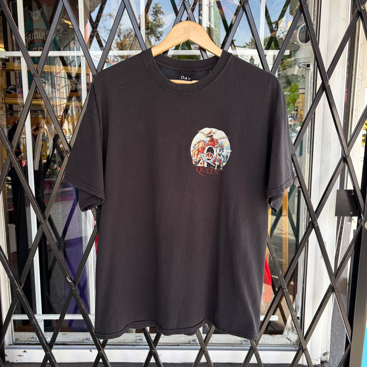 Queen Tee - Size L