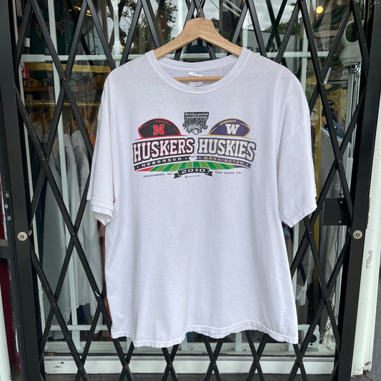 2010 Huskers vs Huskies Holiday Bowl Tee - Size XL