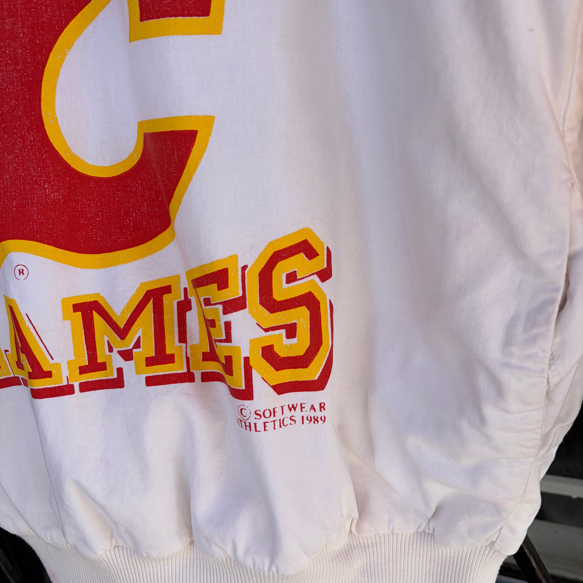1989 Calgary Flames Insulated Crewneck - Size M