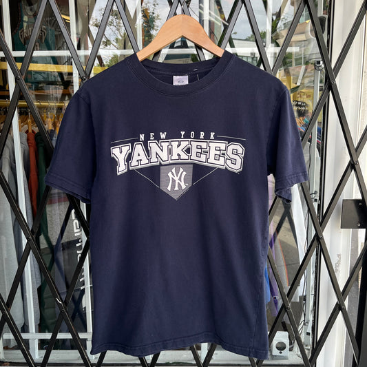 2011 NY Yankees Tee - Size M