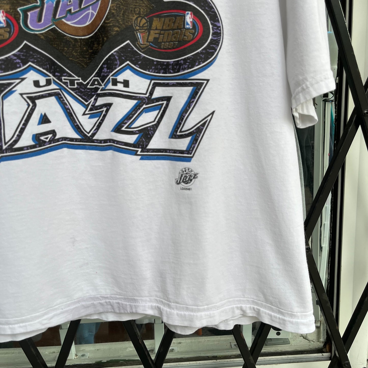 1997 NBA Finals Tee (cropped) - Size XL