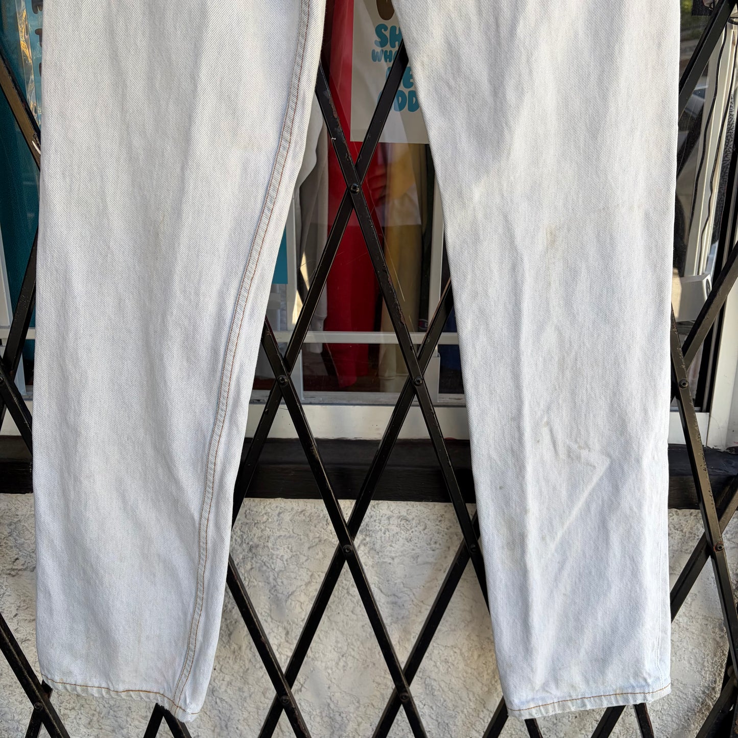 Vintage Levi’s 501 Light Wash Denim Pants - Size 33W x 36L