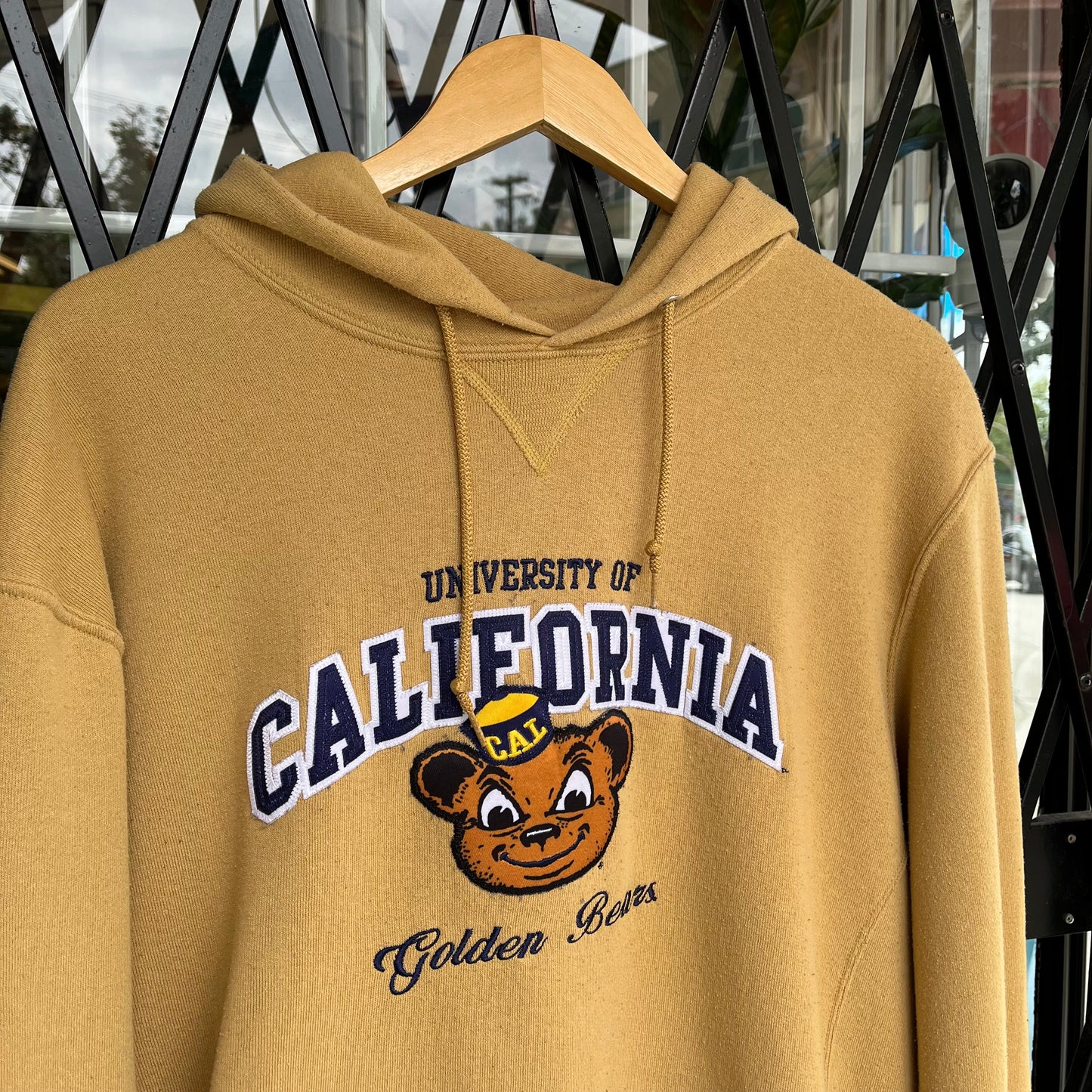 University of California Russell Hoodie - Size L
