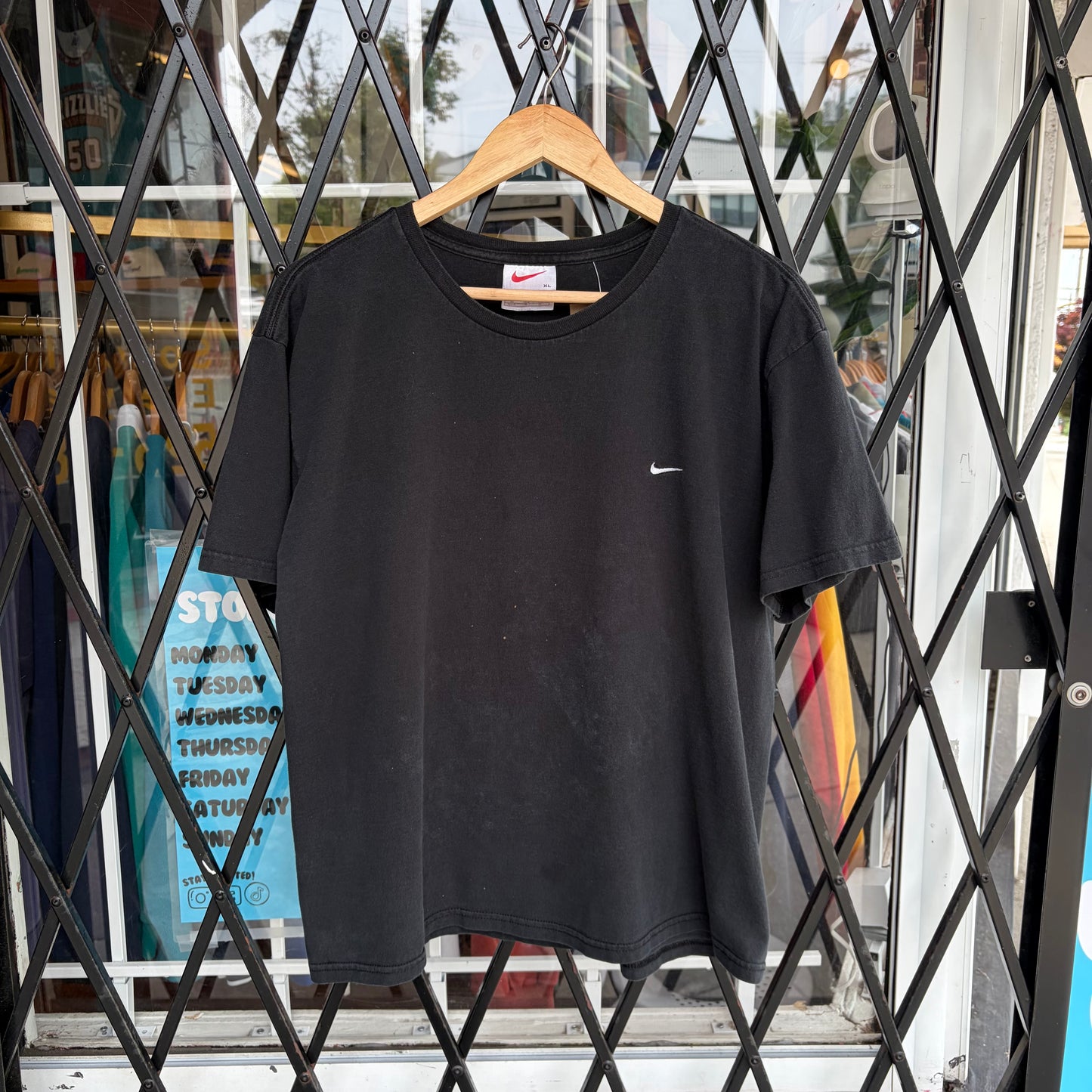 Vintage Nike Essential Tee - Size Women’s XLpit