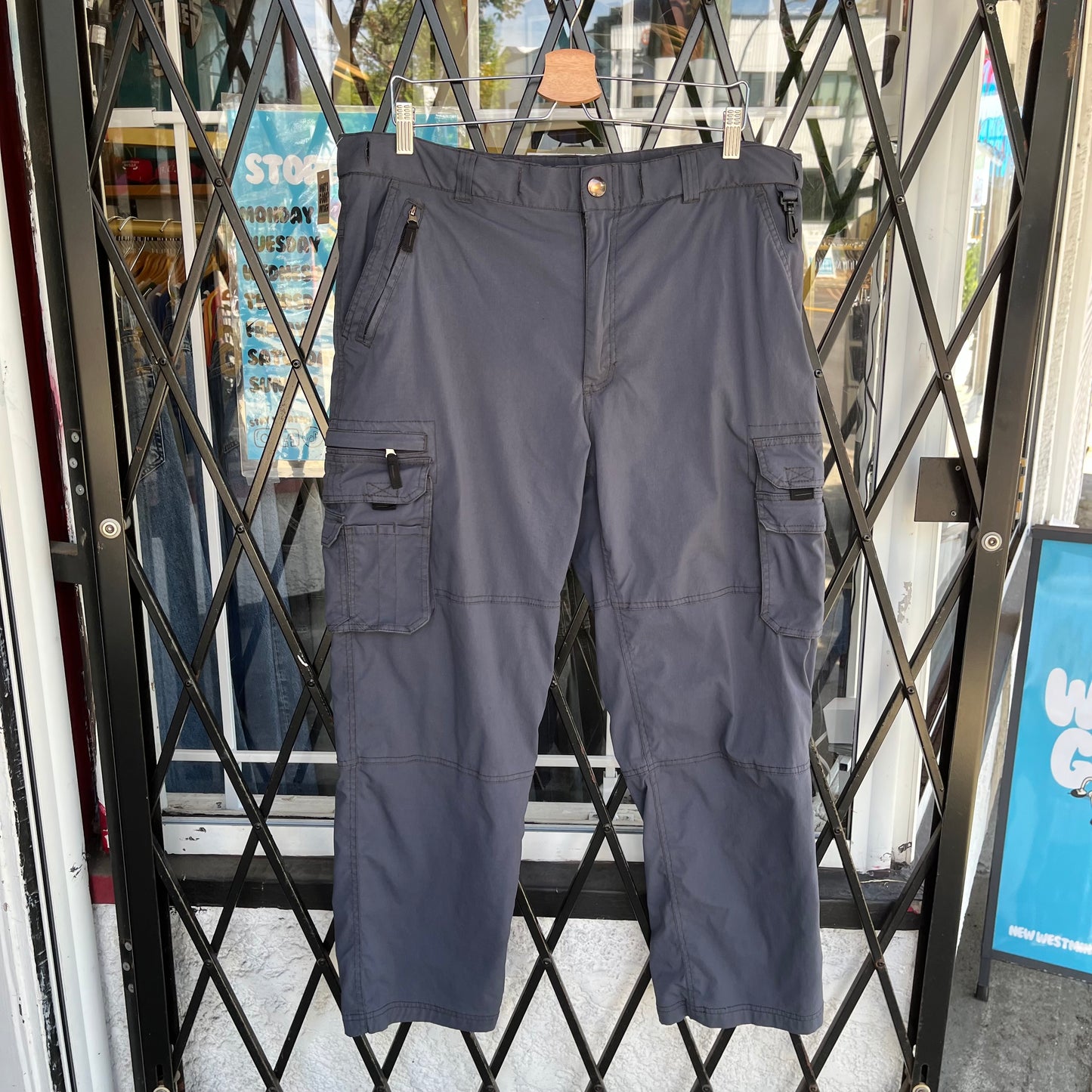 Outdoor Hiking Cargo Pants - Size L x 30L