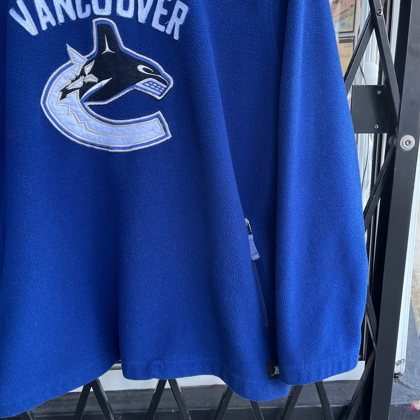 Vancouver Canucks Quarter Zip Sweater - Size XL