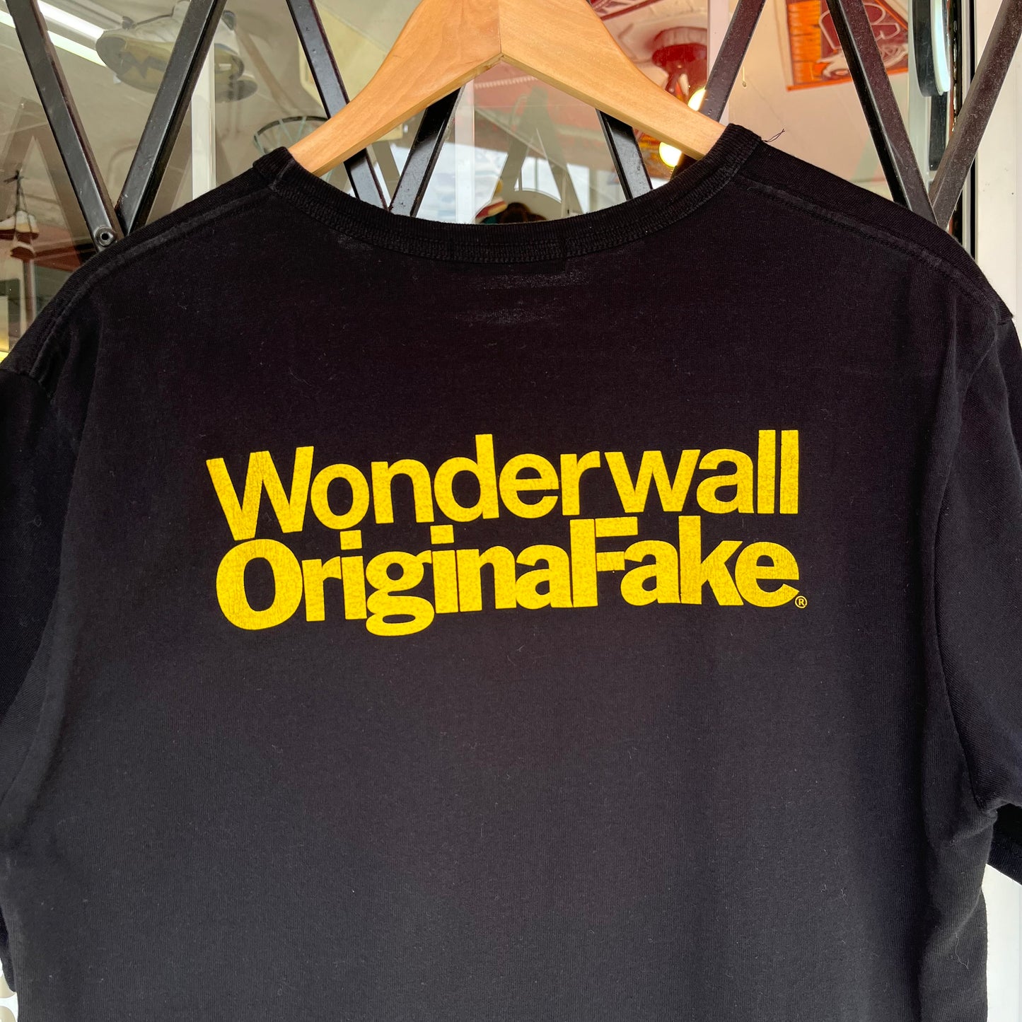 OriginalFake Wonder Wall Kaws Tee - Size 4