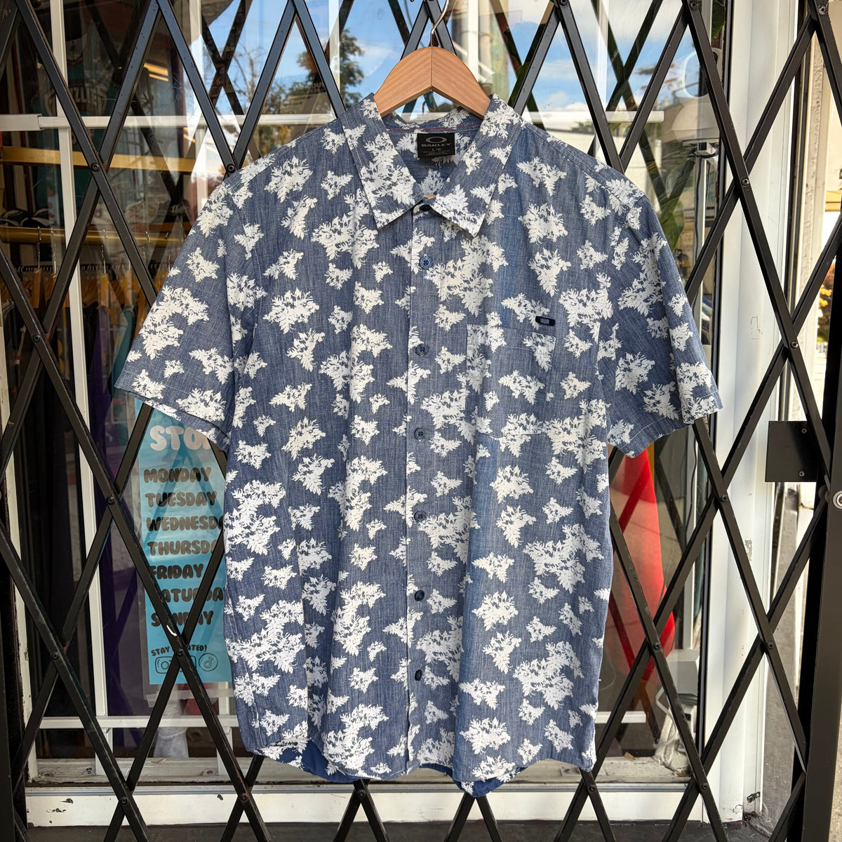 Oakley Short Sleeve Button Up Shirt - Size L