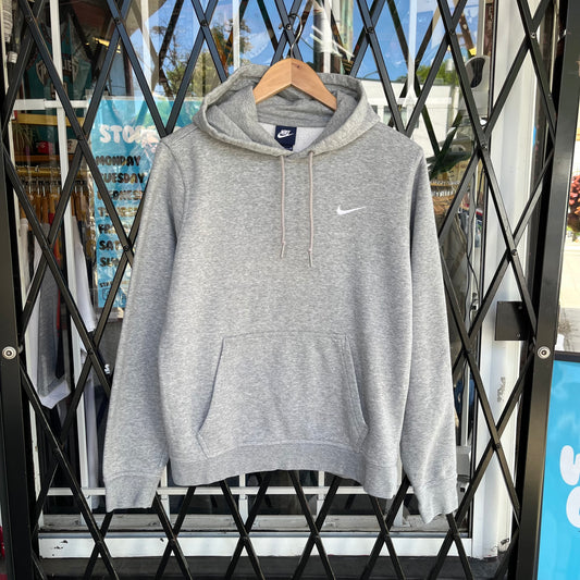 Nike Essential Hoodie - Size M