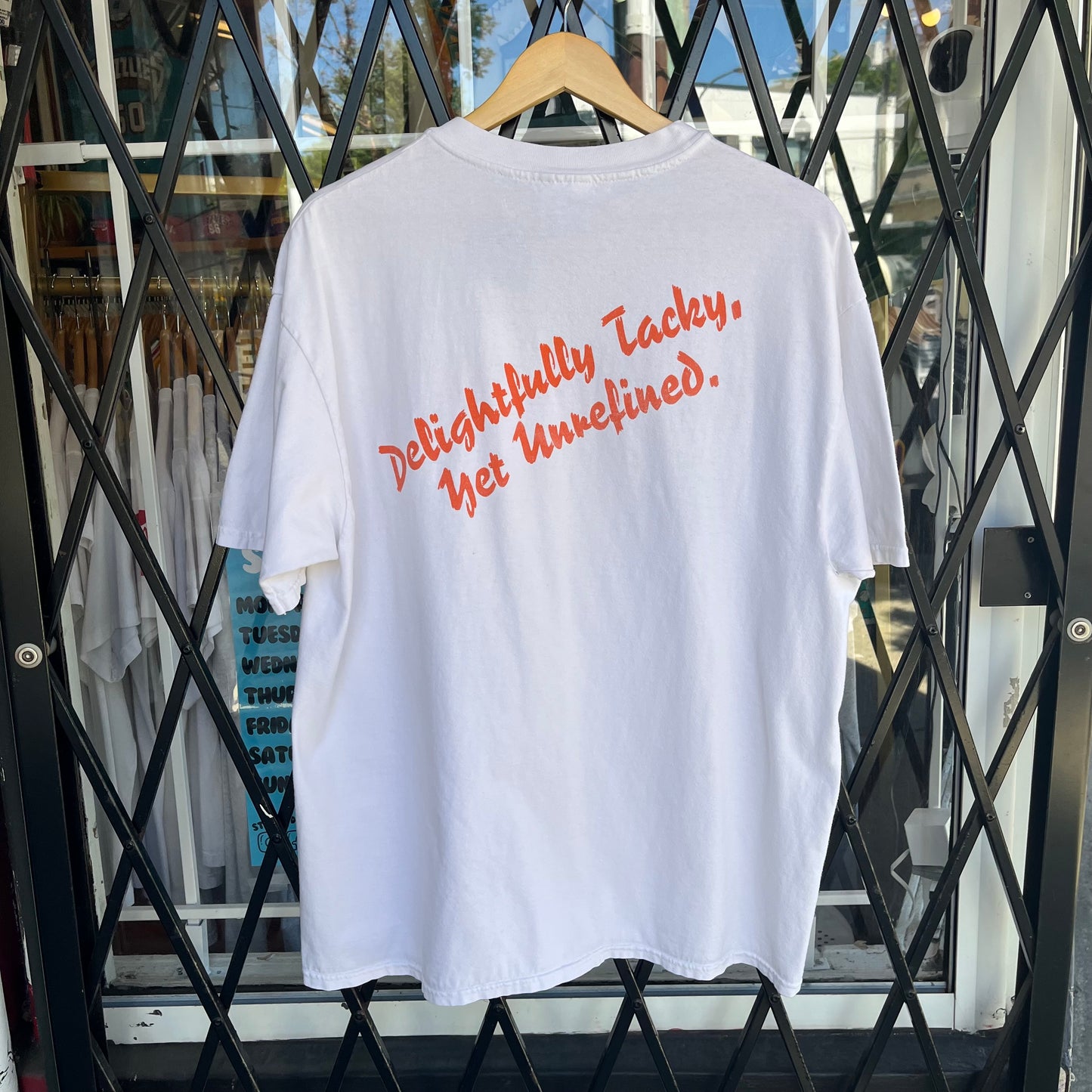 Vintage Hooters Tee - Size XL