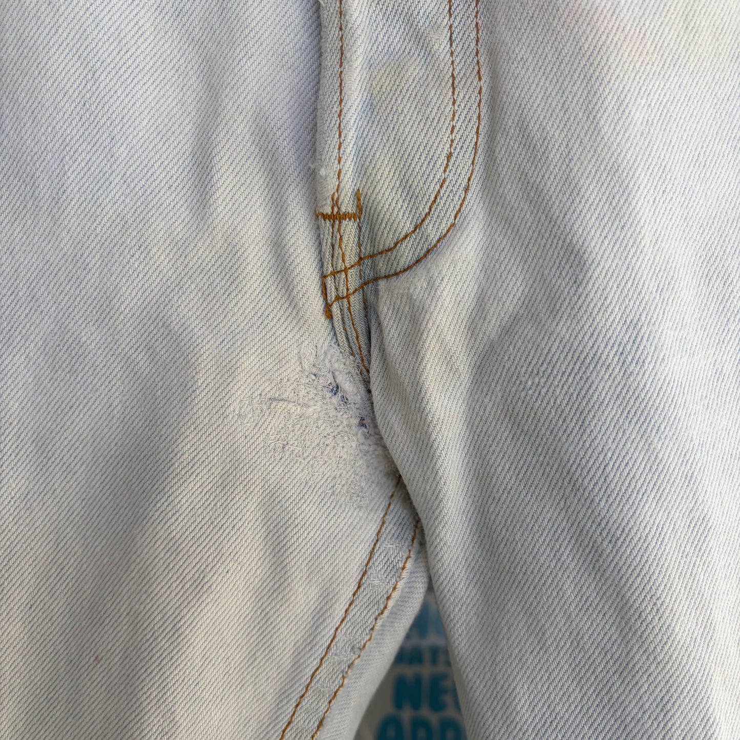 Vintage Levi’s 501 Light Wash Denim Pants - Size 33W x 36L