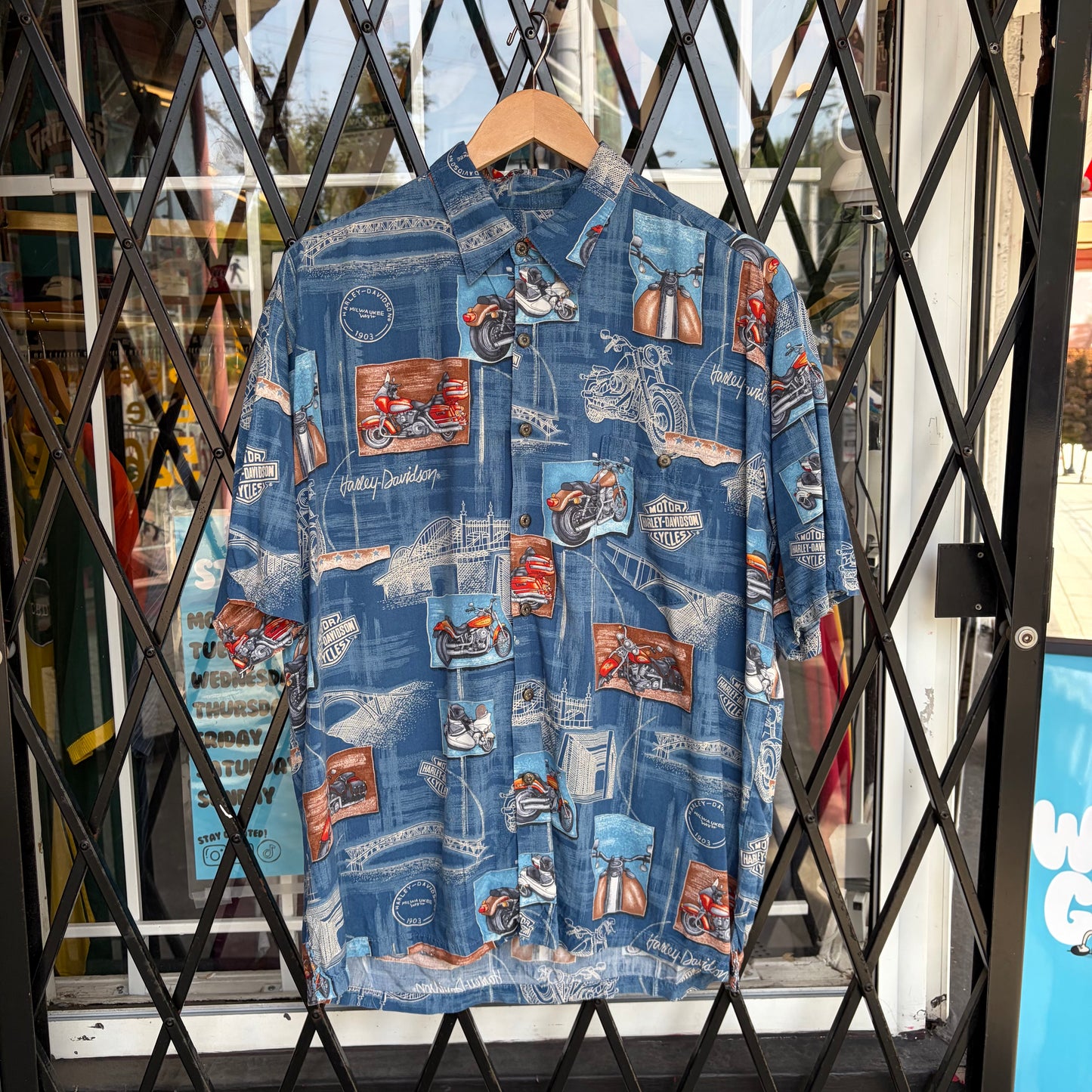 Harley Davidson Short Sleeve Button Up Shirt - Size L