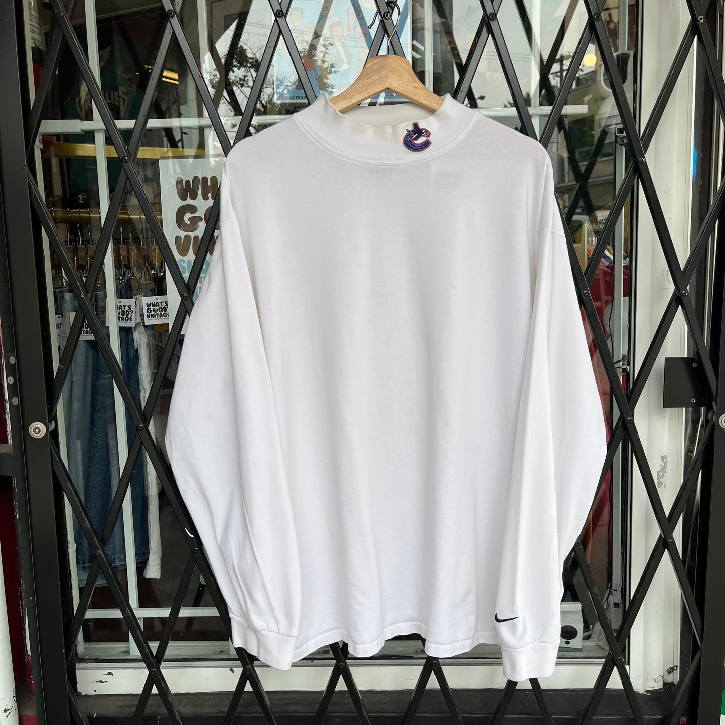 Vintage Nike Vancouver Canucks Mock Neck Long Sleeve - Size L