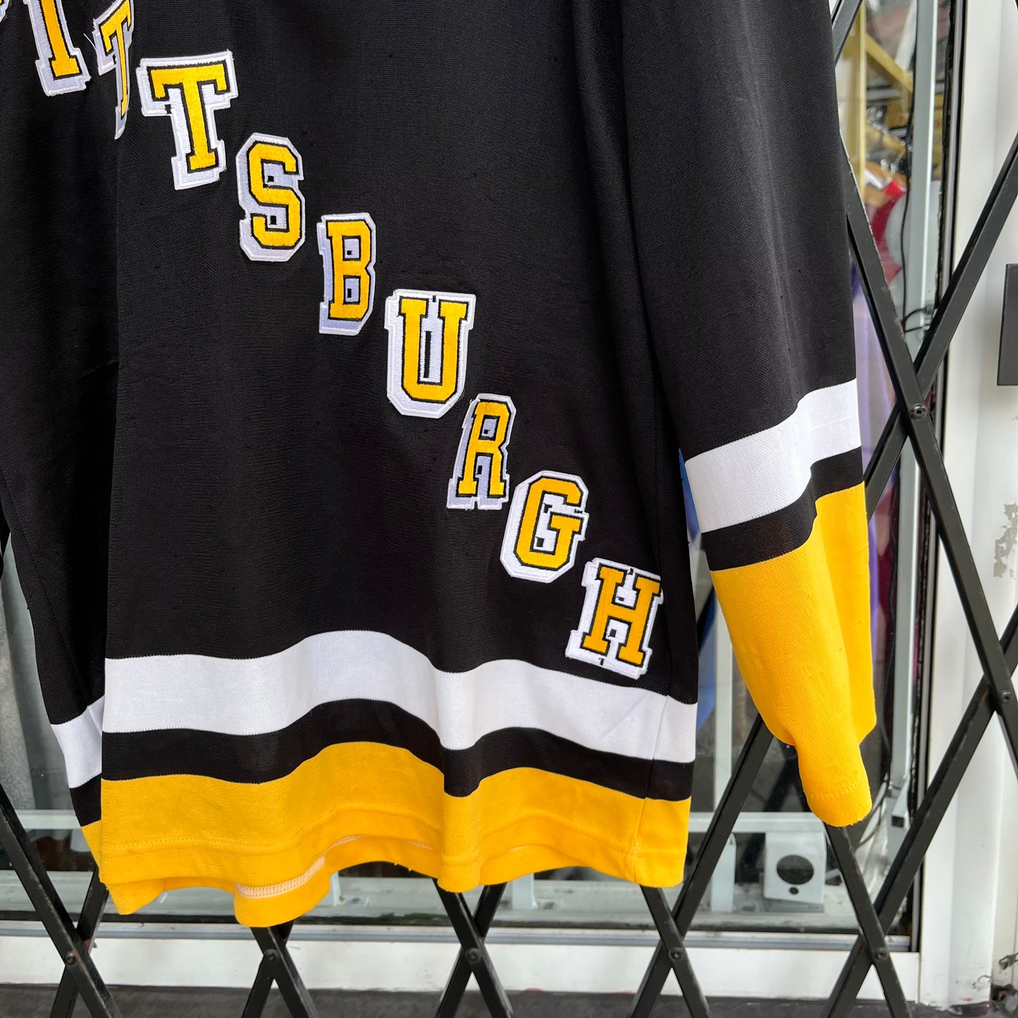 Vintage Pittsburgh Penguins Jersey - Size M