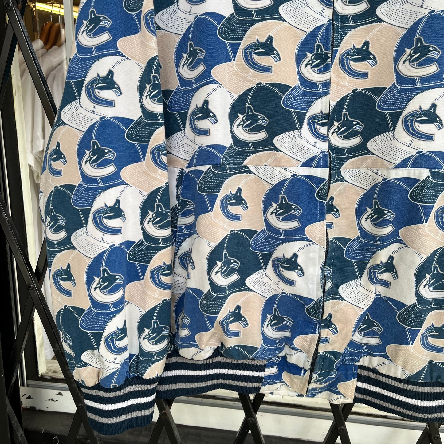 Vancouver Canucks Hat Print Waffle Lined Hoodie - Size XL