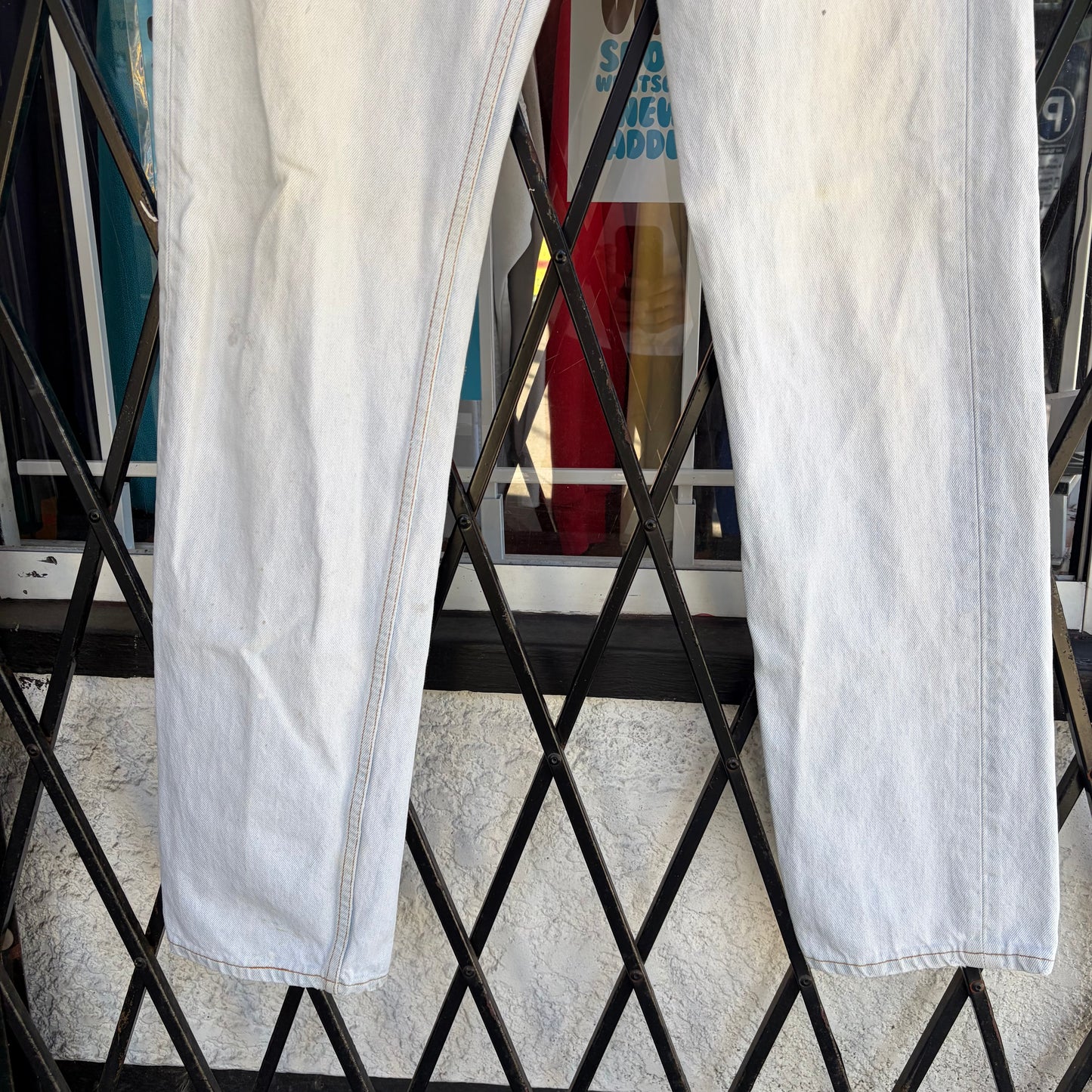 Vintage Levi’s 501 Light Wash Denim Pants - Size 33W x 36L