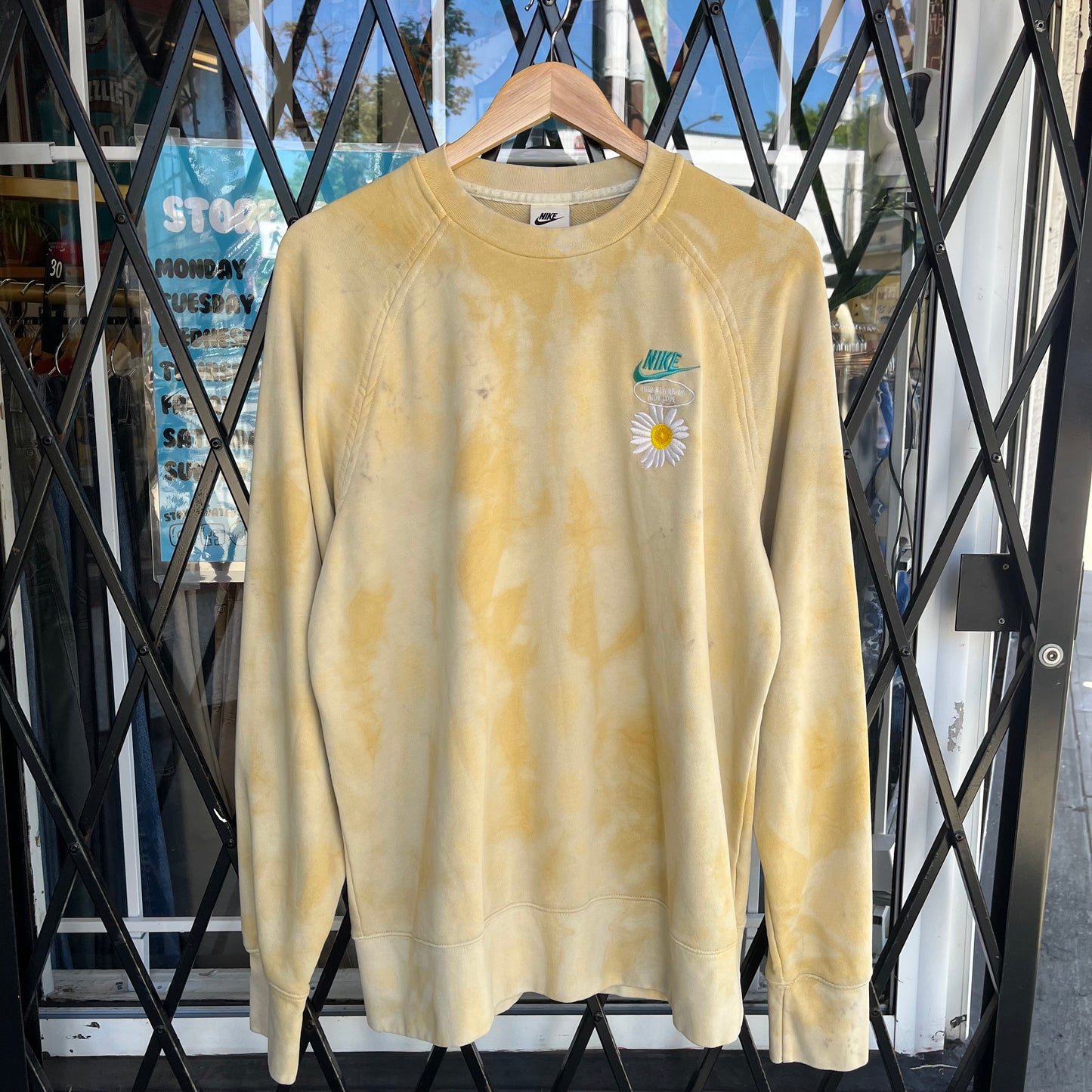 Nike Tie Dye Sun Flower Crewneck - Size L