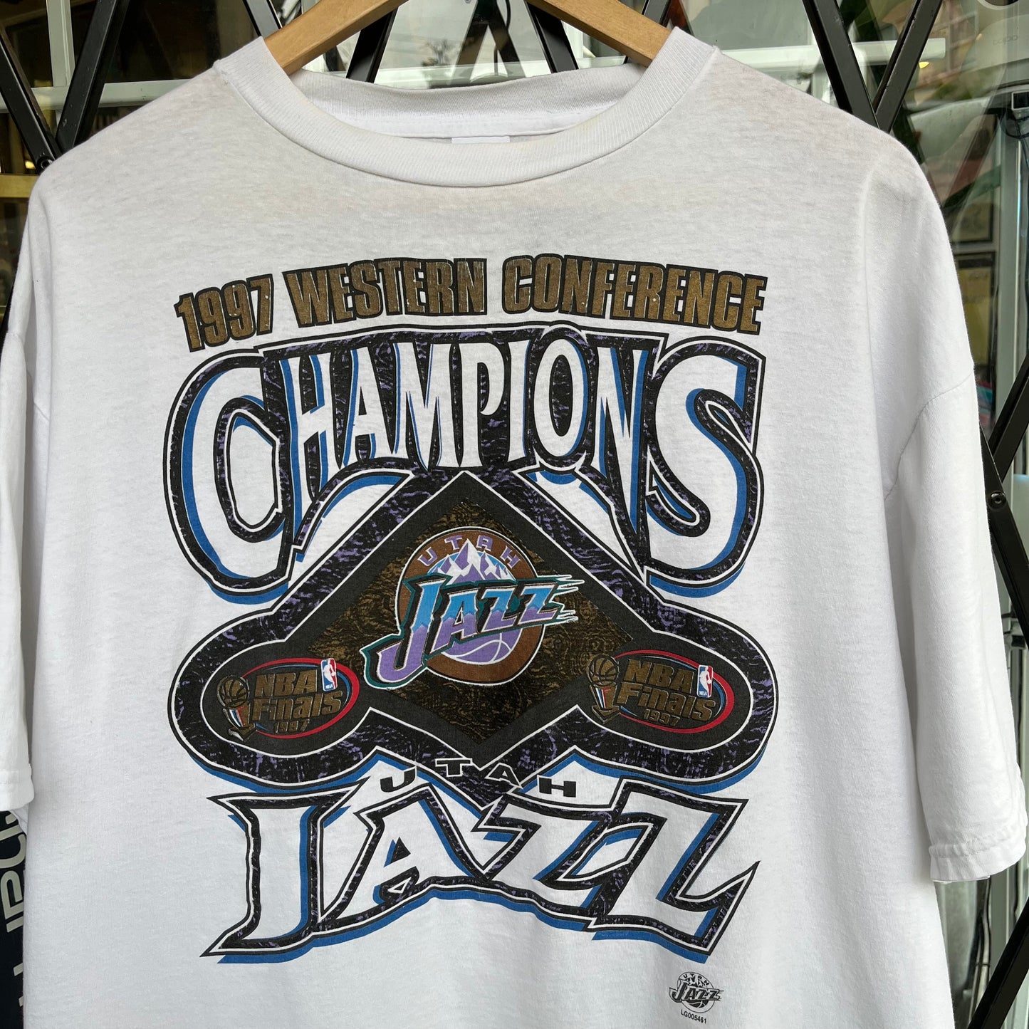 1997 NBA Finals Tee (cropped) - Size XL