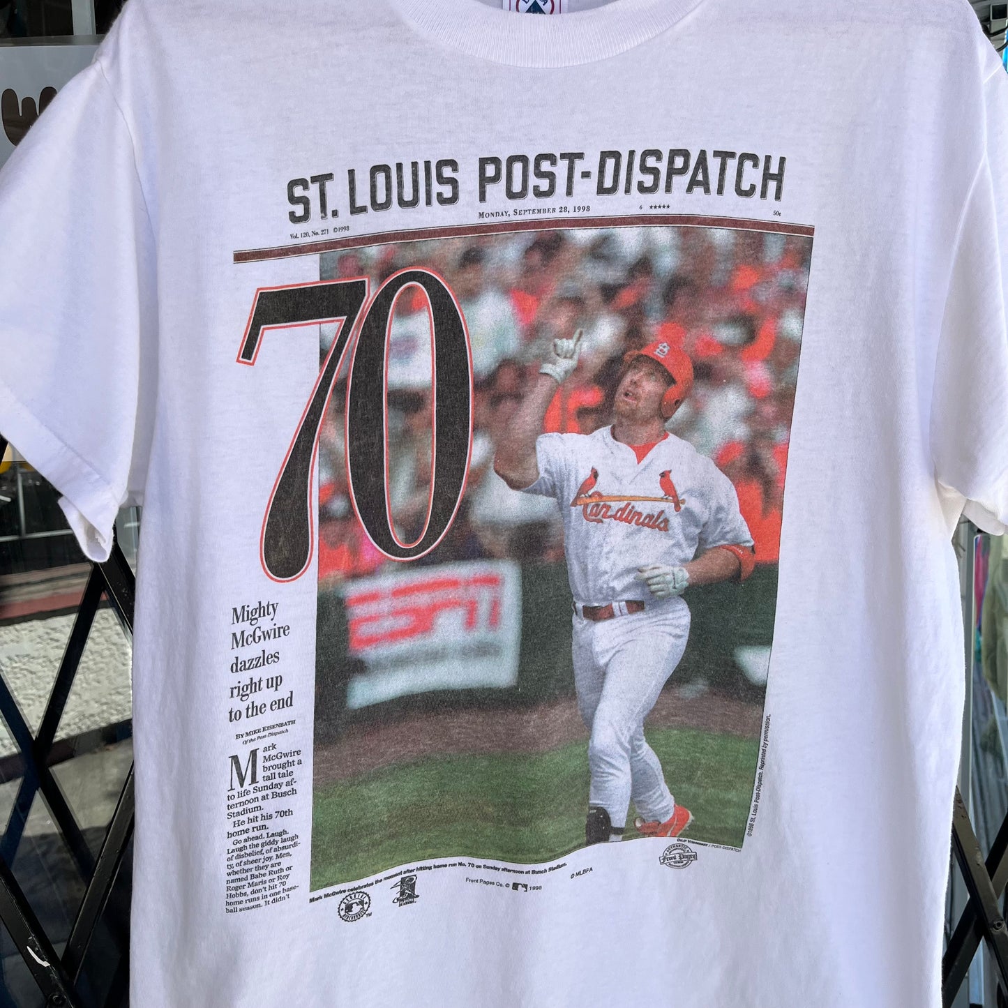 1998 Mark McGwire Cardinals Front Page News Tee - Size M