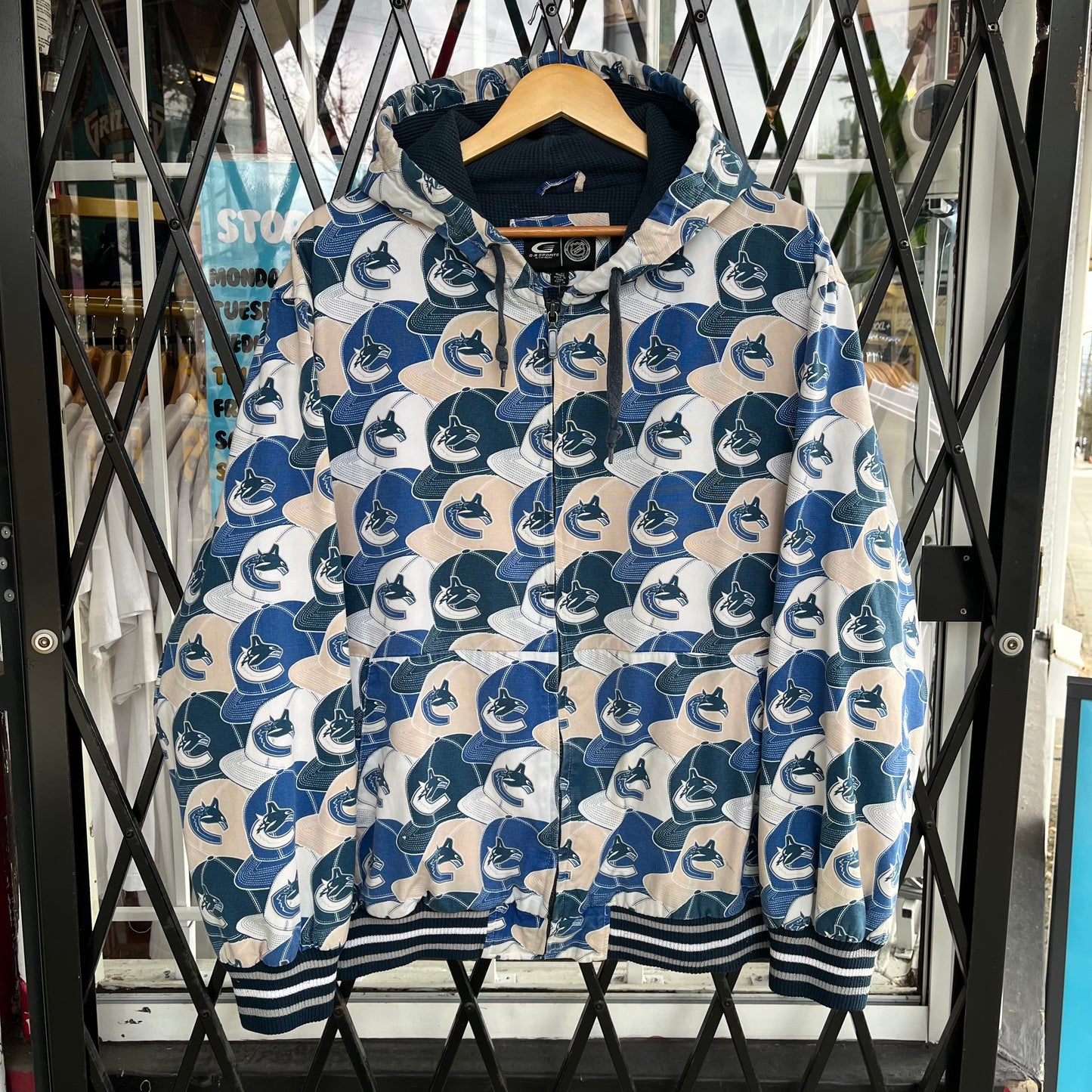Vancouver Canucks Hat Print Waffle Lined Hoodie - Size XL
