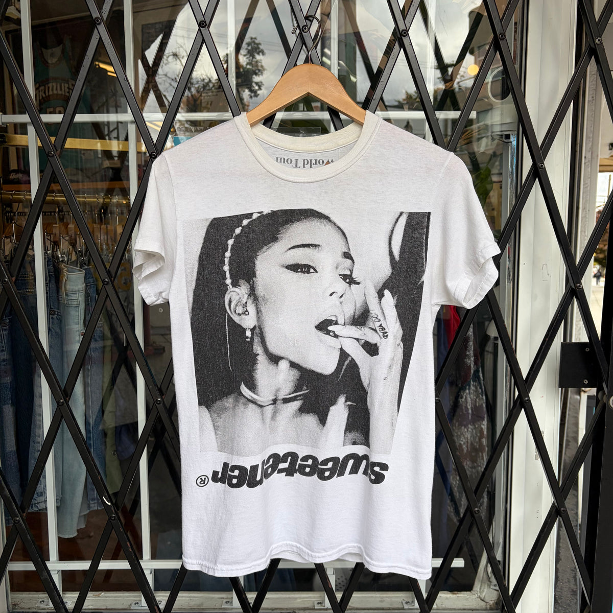 Ariana Grande Sweetener Tour Tee. - Size S