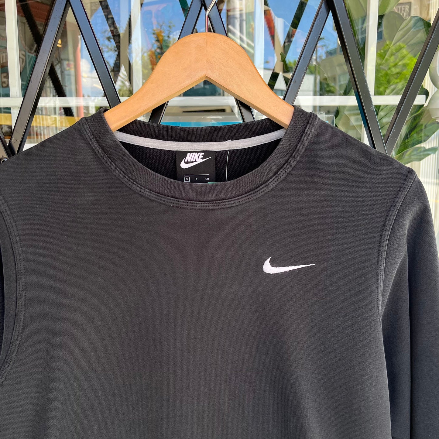 Nike Essential Crewneck - Size S
