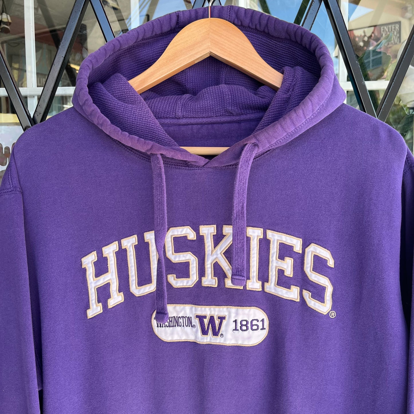 Washington Huskies Hoodie - Size L