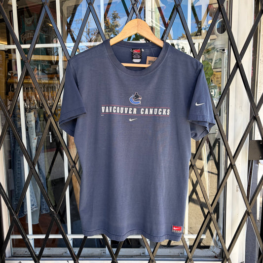 Vintage Nike Canucks Tee -  Fits Size S