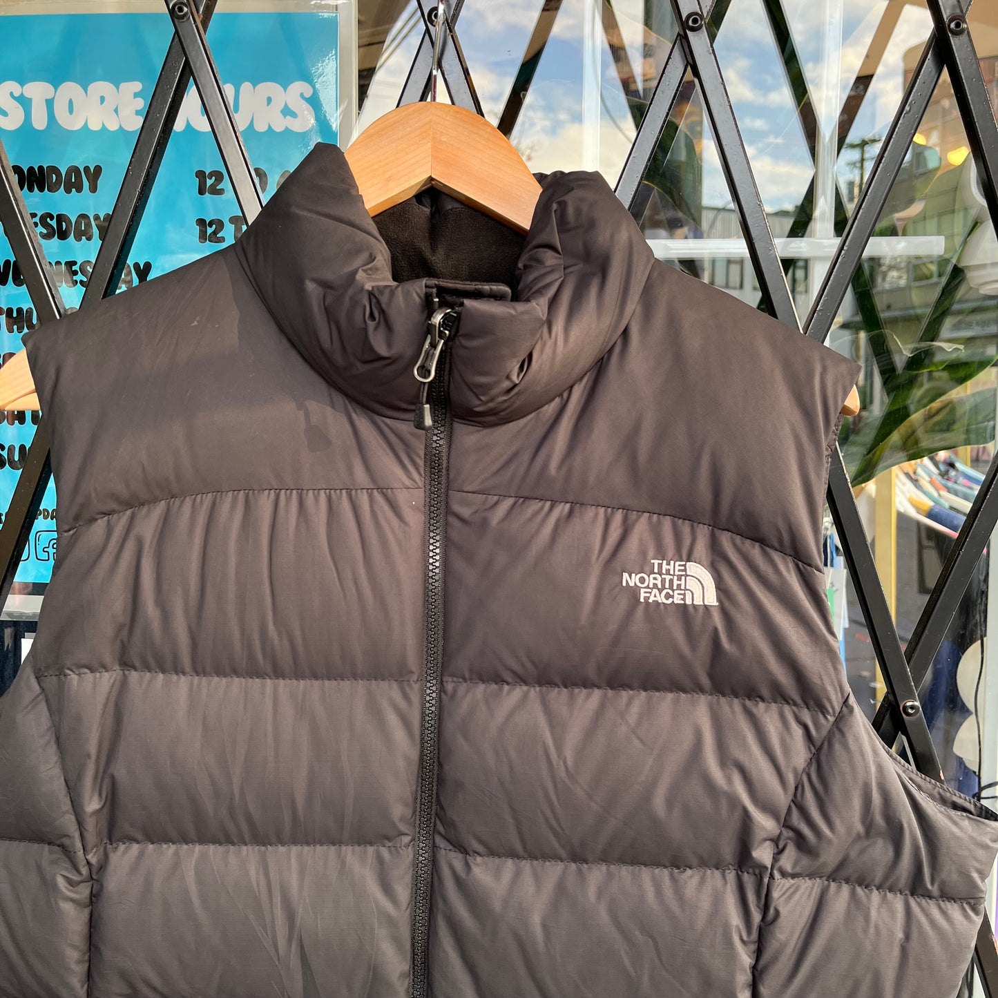 The North Face 700 Light Puffer Vest - Size Women’s XL