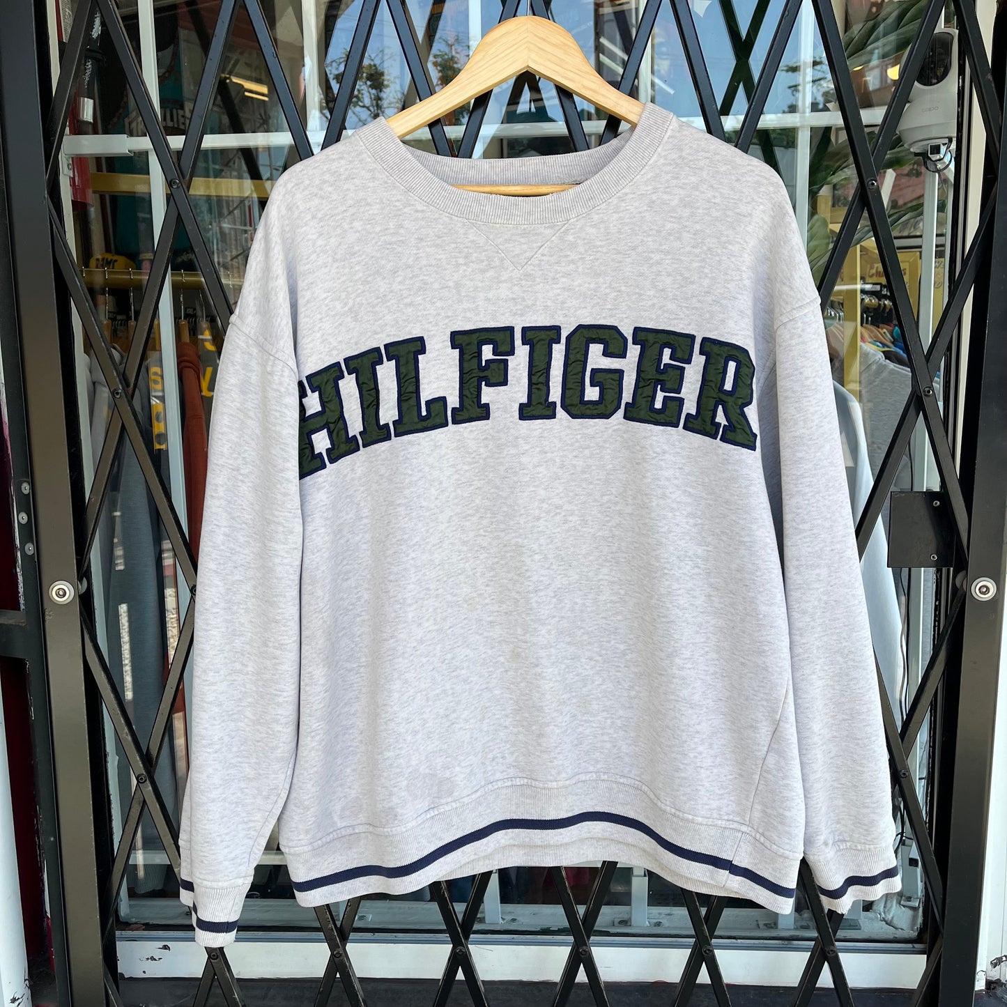 Vintage 90s Tommy Hilfiger Crewneck - Size L