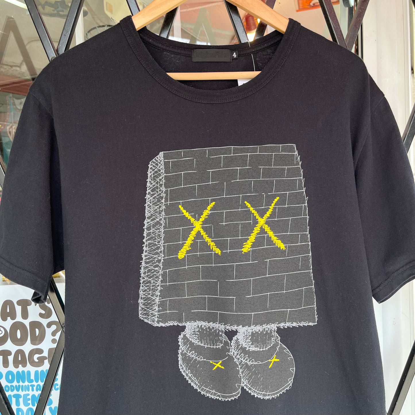 OriginalFake Wonder Wall Kaws Tee - Size 4