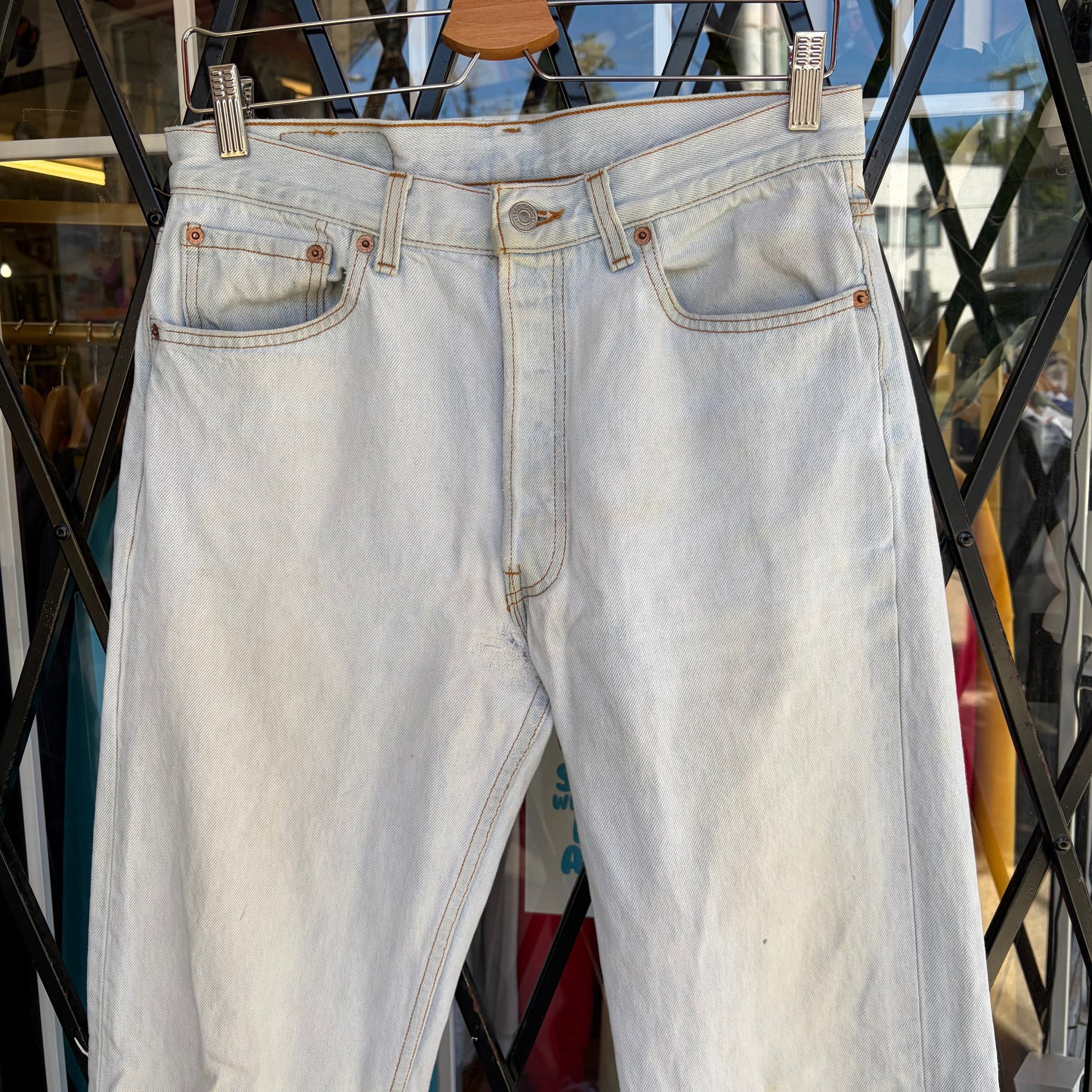 Vintage Levi’s 501 Light Wash Denim Pants - Size 33W x 36L