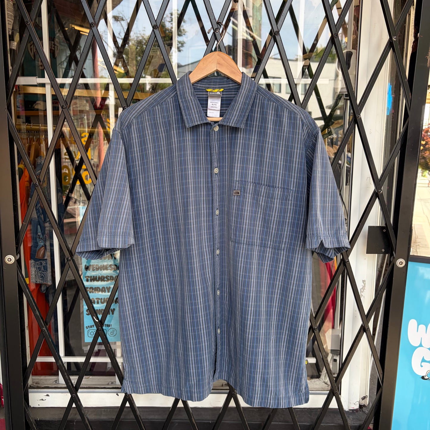 The North Face Short Sleeve Button Up Shirt - Size XL