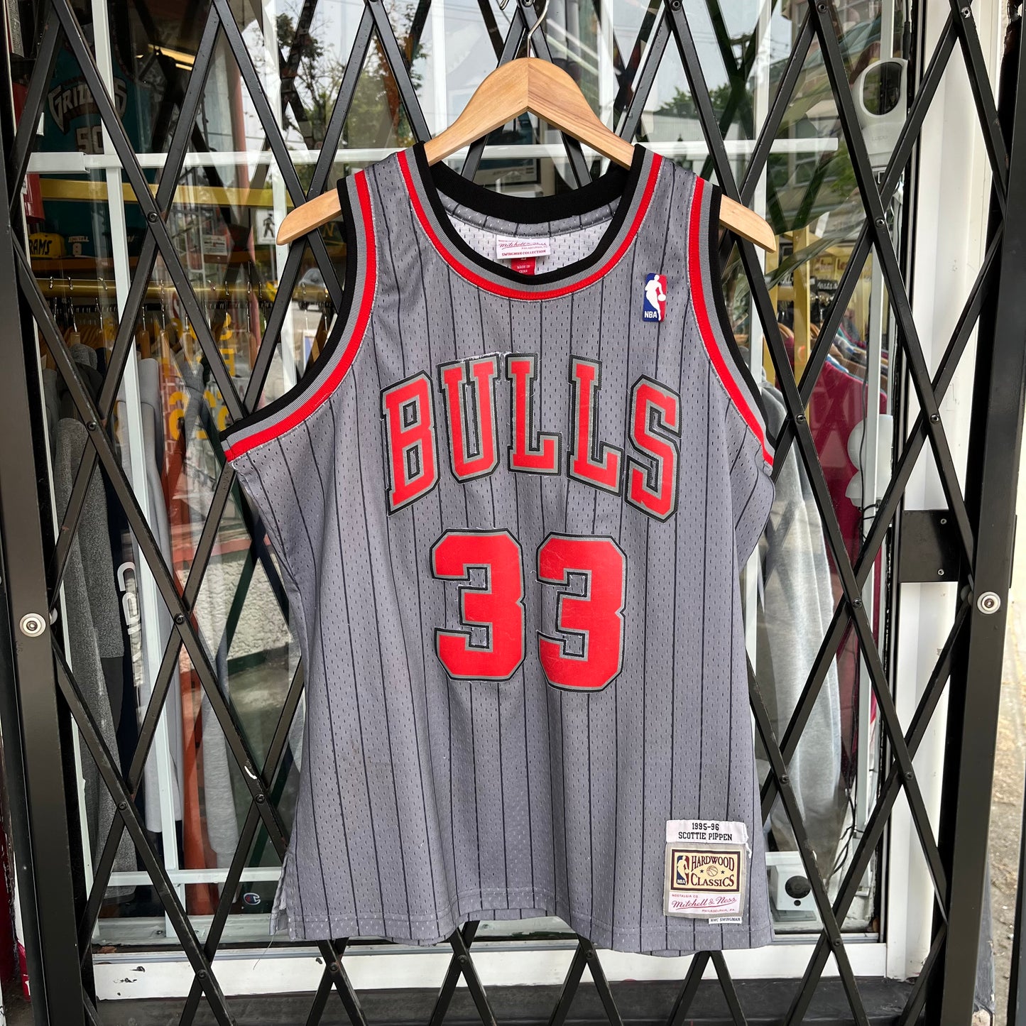 Mitchell & Ness Chicago Bulls Scottie Pippen Jersey - Size L