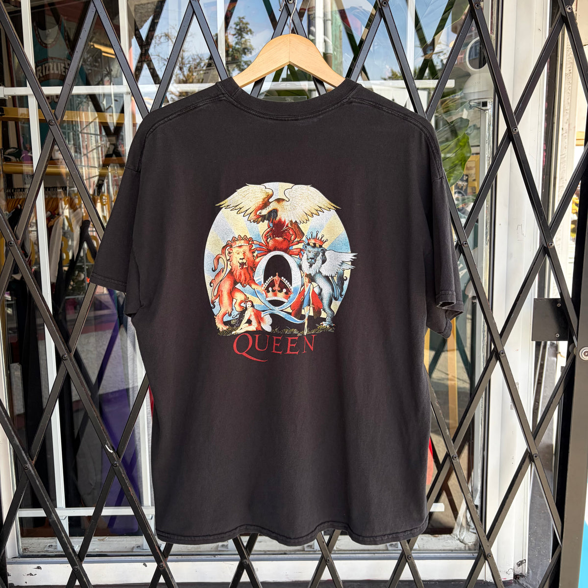 Queen Tee - Size L