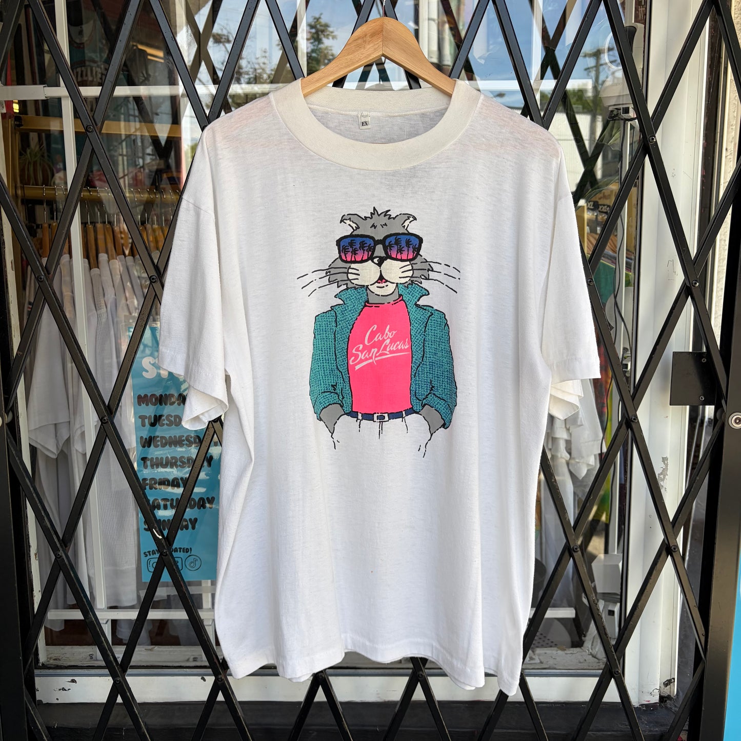 Vintage Cat Souvenir Tee - Size XL