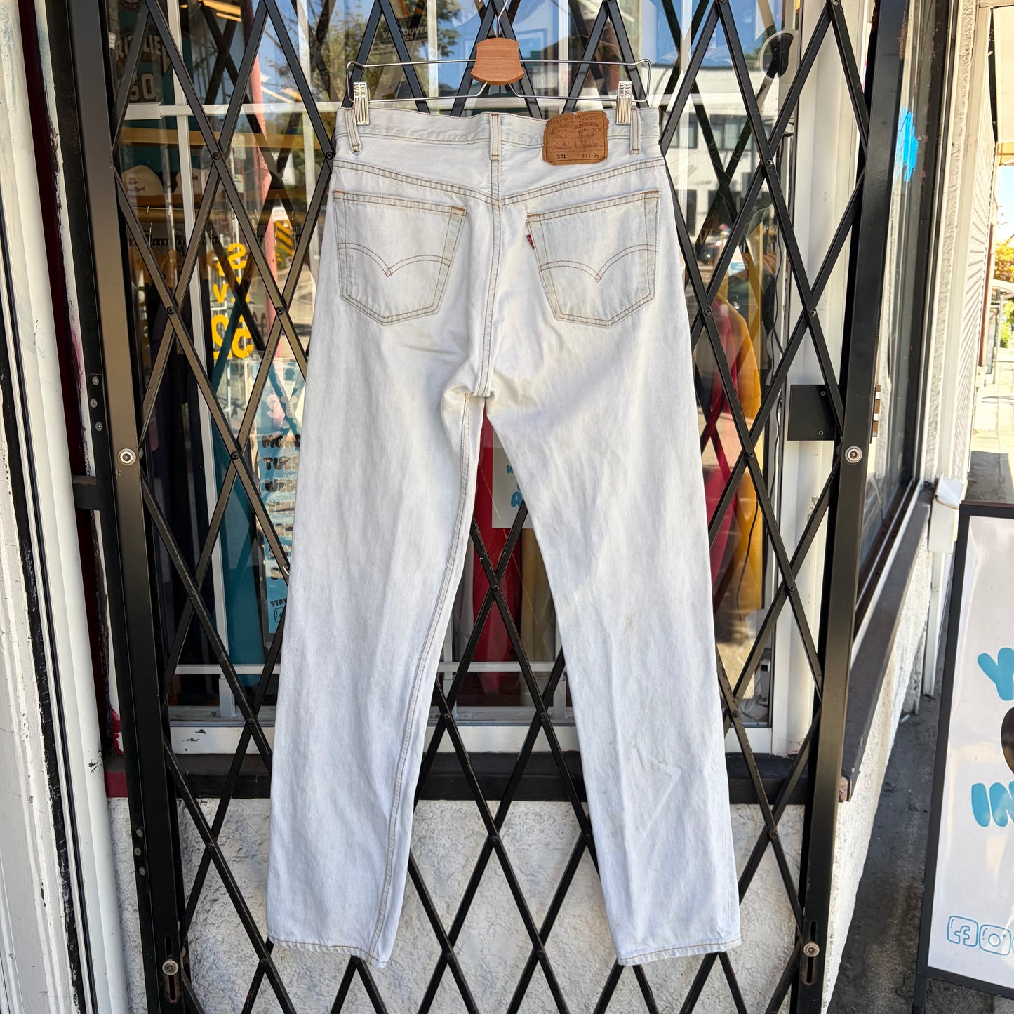 Vintage Levi’s 501 Light Wash Denim Pants - Size 33W x 36L