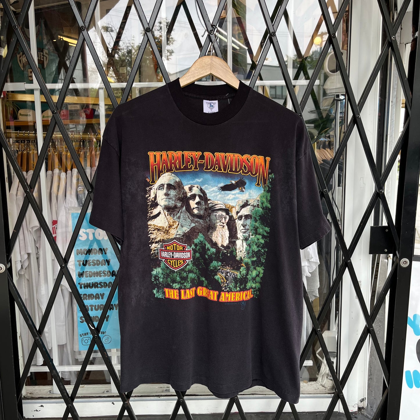 1988 Harley Davidson Holoubek Mount Rushmore Tee - Size XL