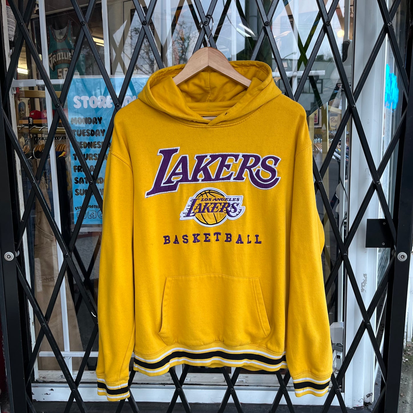 Los Angeles Lakers Hoodie - Size L