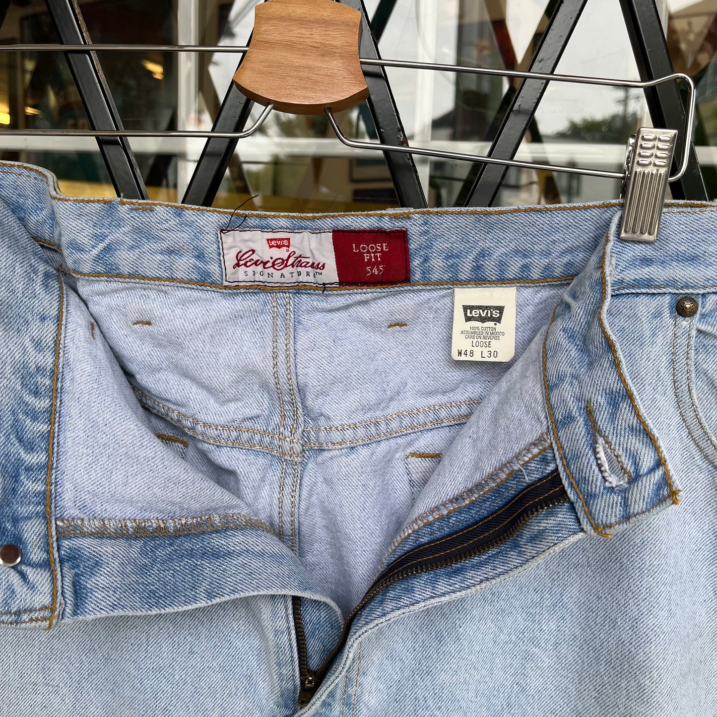 Vintage Levi’s 545 Light Wash Pants - Size 48W x 30L