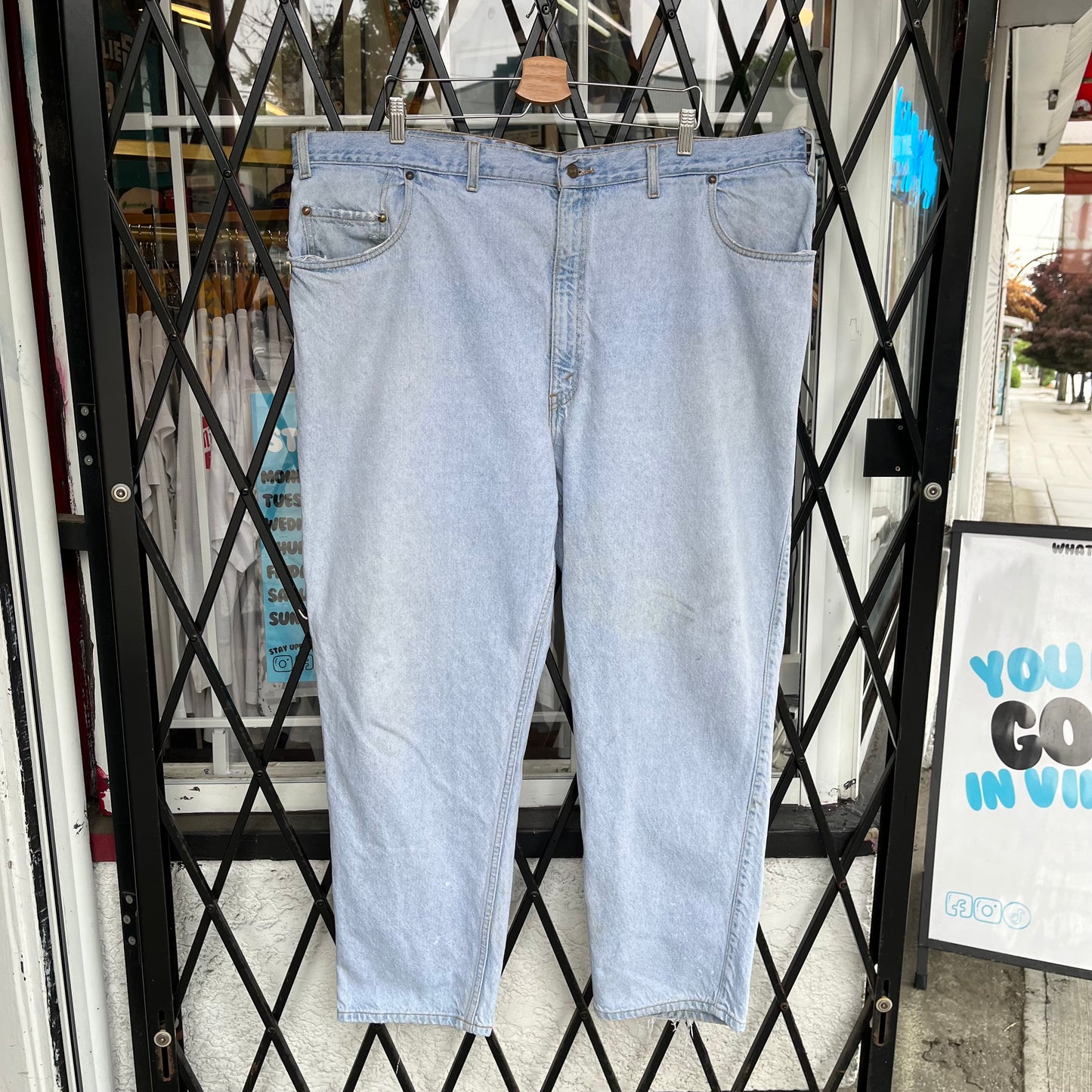 Vintage Levi’s 545 Light Wash Pants - Size 48W x 30L