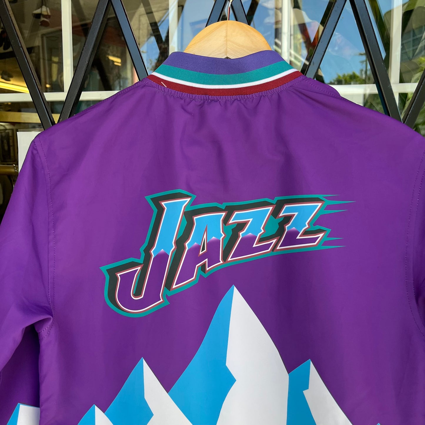 Mitchell & Ness Utah Jazz Throwback Warm Up Jacket - Size Youth L