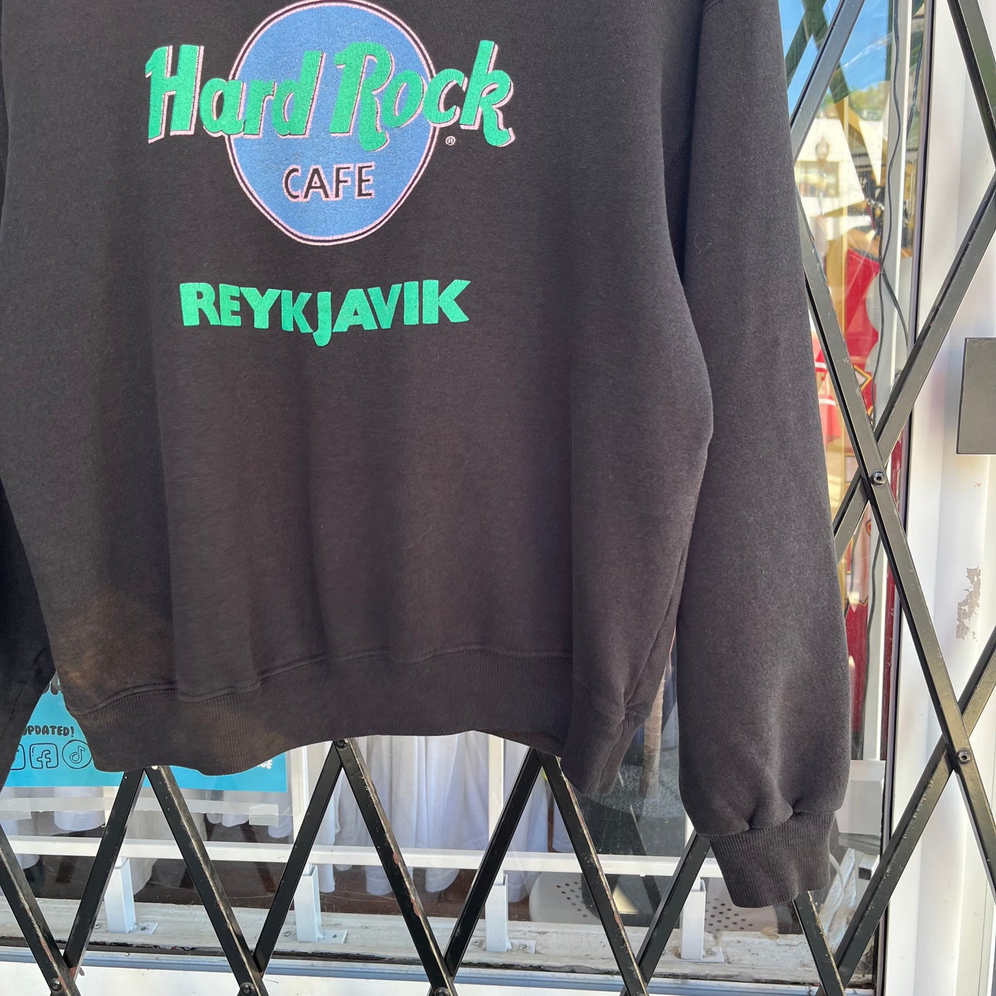 Vintage Hard Rock Cafe Reykjavik Crewneck - Size L