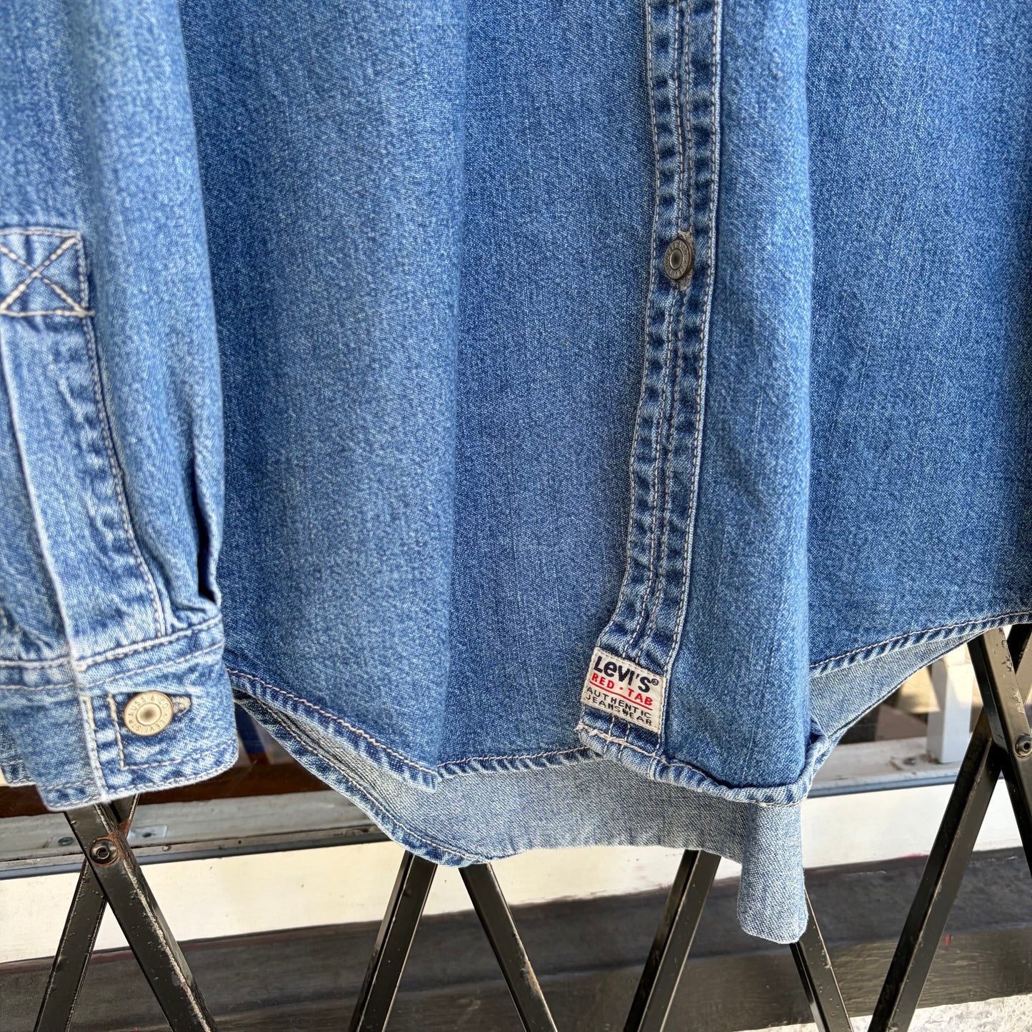 Vintage Levi’s Denim Button Up Shirt - Size M