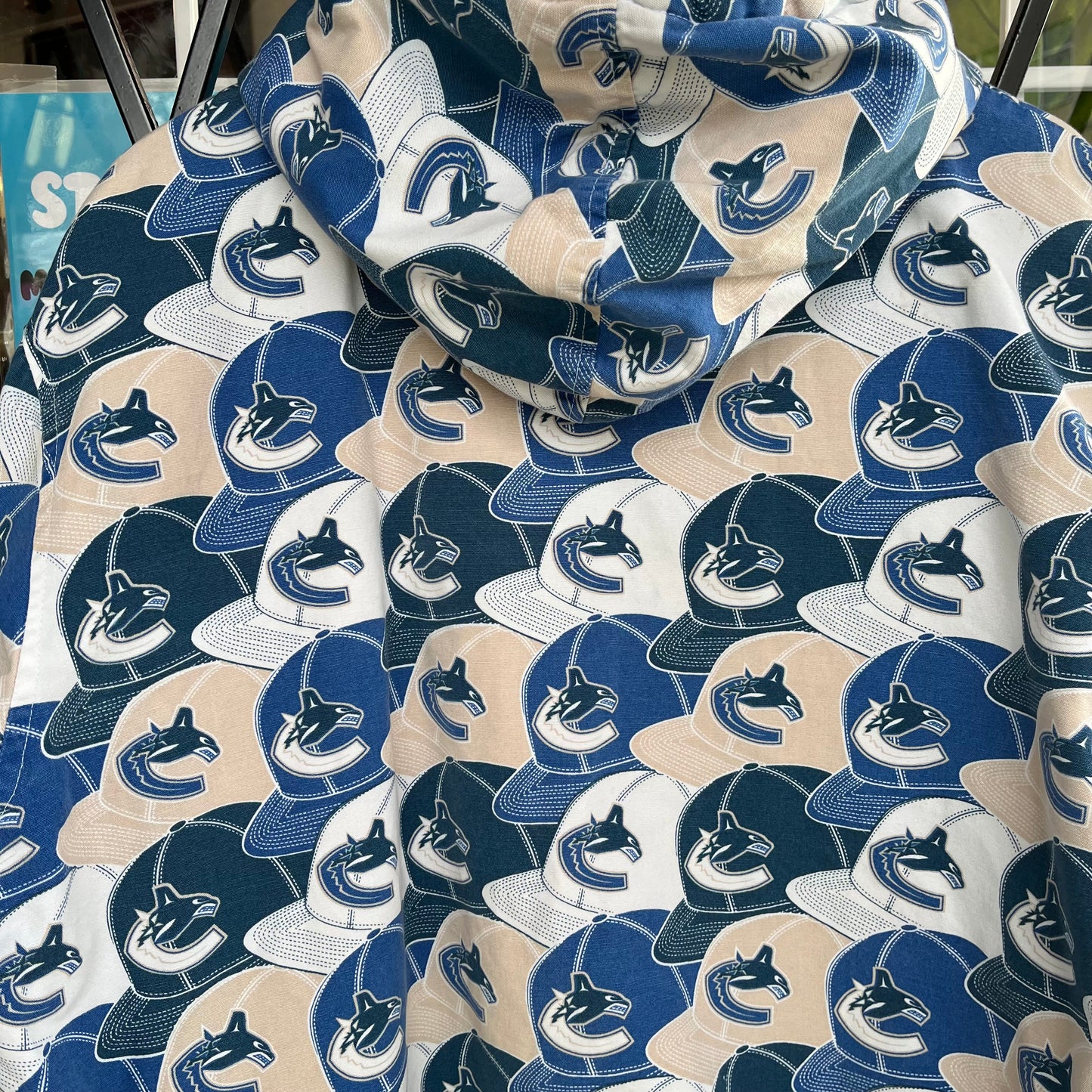 Vancouver Canucks Hat Print Waffle Lined Hoodie - Size XL