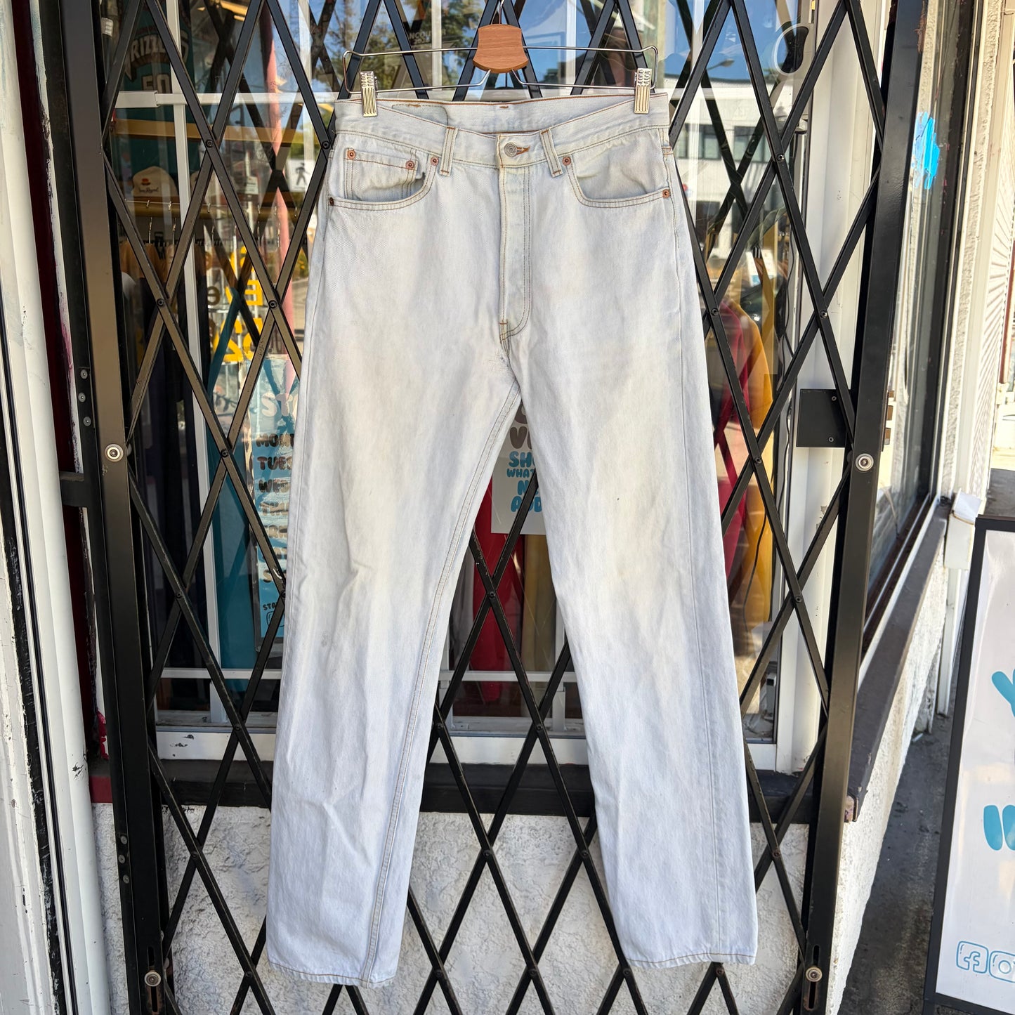 Vintage Levi’s 501 Light Wash Denim Pants - Size 33W x 36L