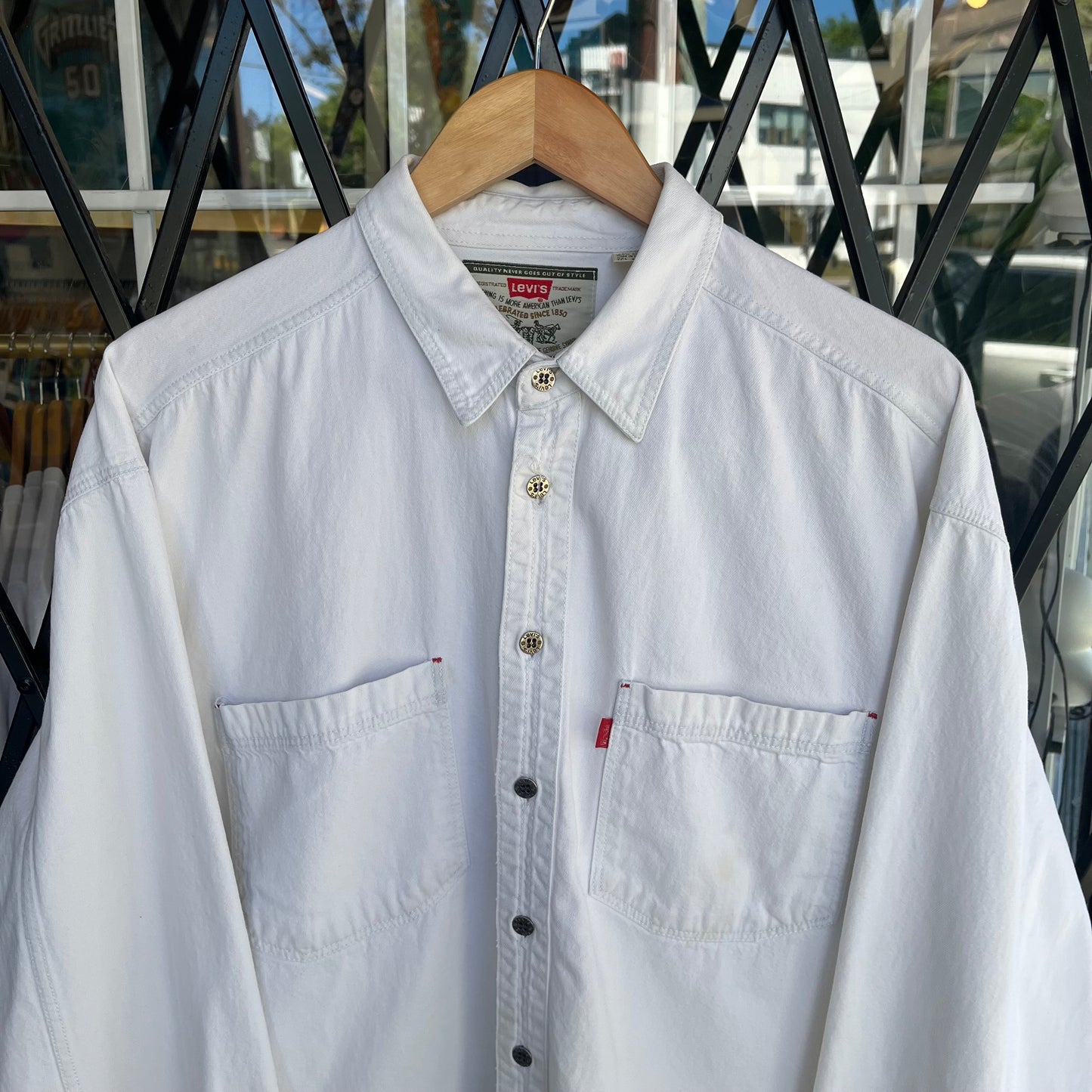 Vintage Levi’s Button Up Shirt - Size L