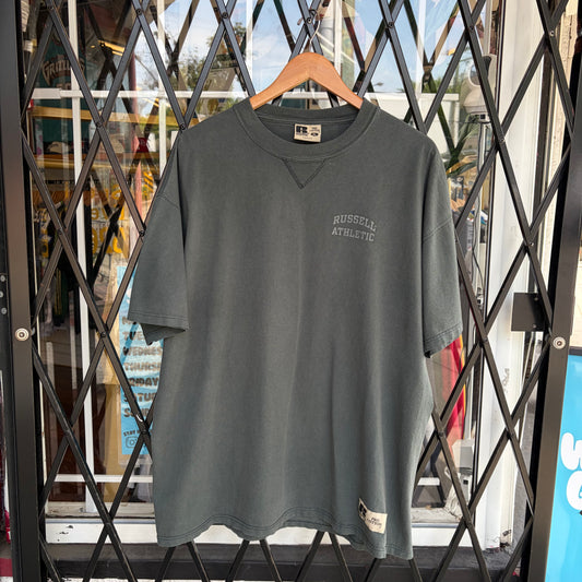Vintage Russell Athletic Tee - Size XL