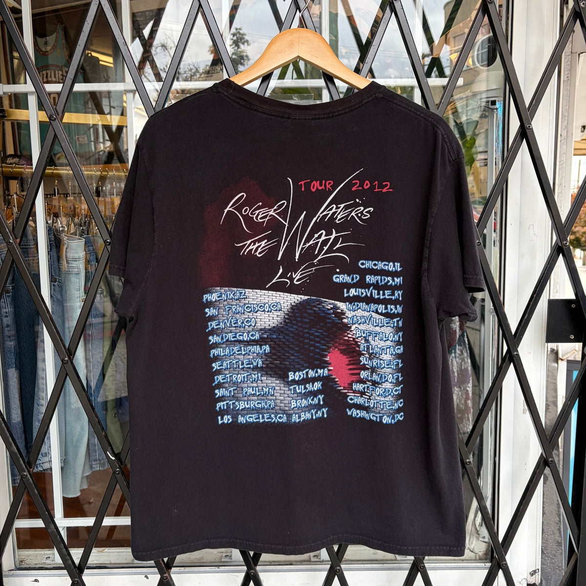2012 Roger Waters The Wall Tour Tee - Size XL